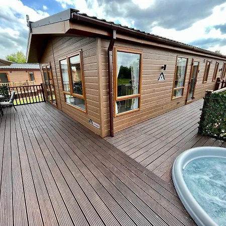 Lodge Buttercup With Hot Tub Little Habton