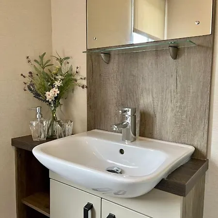 Buttercup With Hot Tub *