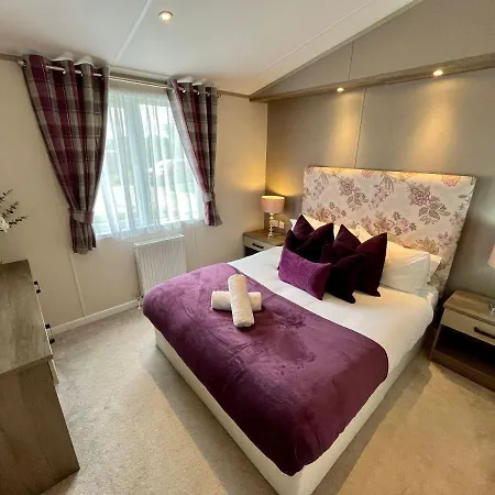 Buttercup With Hot Tub *