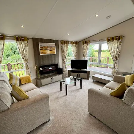 Buttercup With Hot Tub * Little Habton