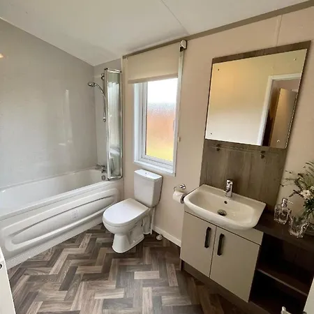 Orman Evi Buttercup With Hot Tub *