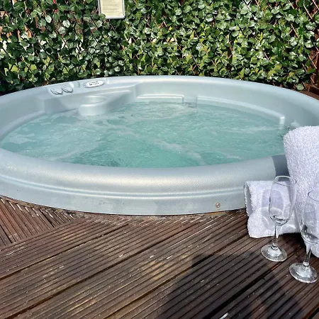 Buttercup With Hot Tub Lodge Little Habton
