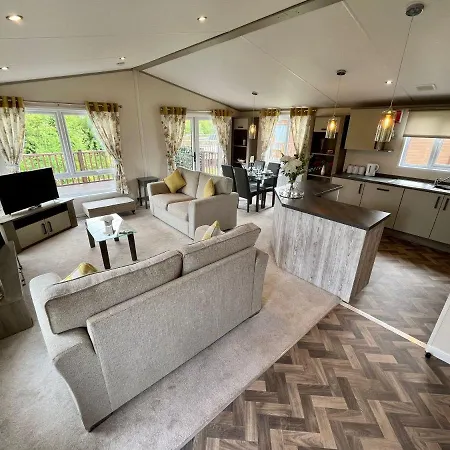 Buttercup With Hot Tub *