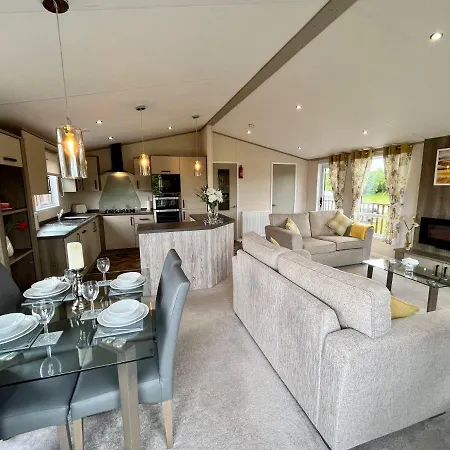 Lodge Buttercup With Hot Tub Little Habton