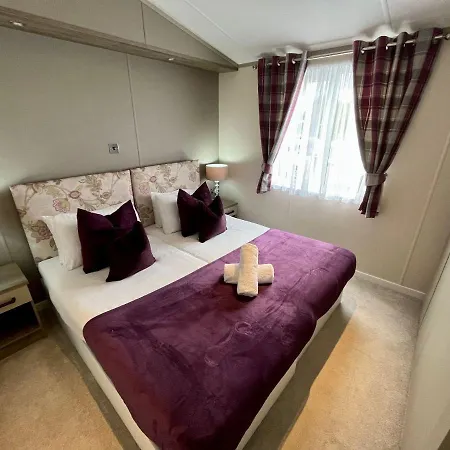 Lodge Buttercup With Hot Tub *